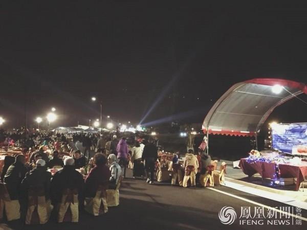 Đám cưới amp;#34;khủngamp;#34; dịp cuối năm: Chi gần 3 tỷ đồng, bày 600 mâm cỗ giữa đường quốc lộ - 3