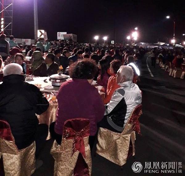 Đám cưới amp;#34;khủngamp;#34; dịp cuối năm: Chi gần 3 tỷ đồng, bày 600 mâm cỗ giữa đường quốc lộ - 4