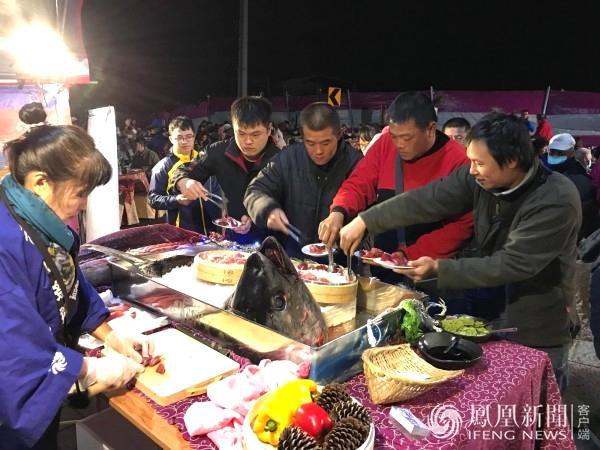 Đám cưới amp;#34;khủngamp;#34; dịp cuối năm: Chi gần 3 tỷ đồng, bày 600 mâm cỗ giữa đường quốc lộ - 6