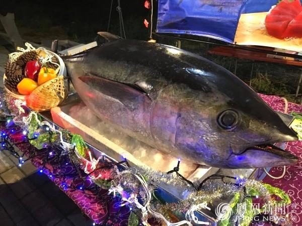 Đám cưới amp;#34;khủngamp;#34; dịp cuối năm: Chi gần 3 tỷ đồng, bày 600 mâm cỗ giữa đường quốc lộ - 7