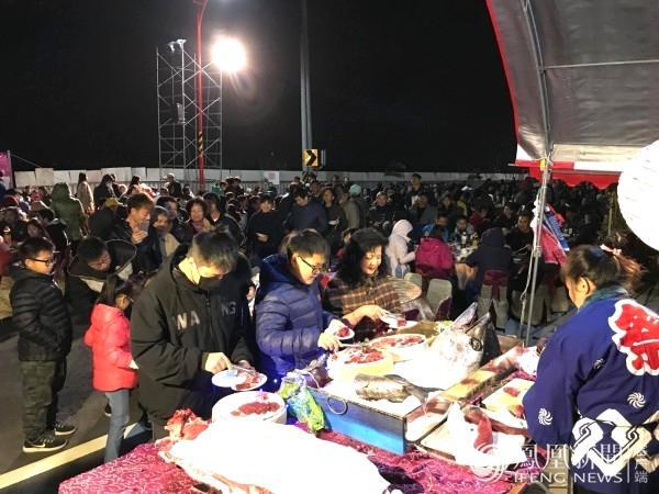 Đám cưới amp;#34;khủngamp;#34; dịp cuối năm: Chi gần 3 tỷ đồng, bày 600 mâm cỗ giữa đường quốc lộ - 9