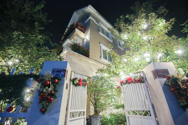 cac gia dinh viet no nuc trang tri nha ruc ro don giang sinh 2017 - 12