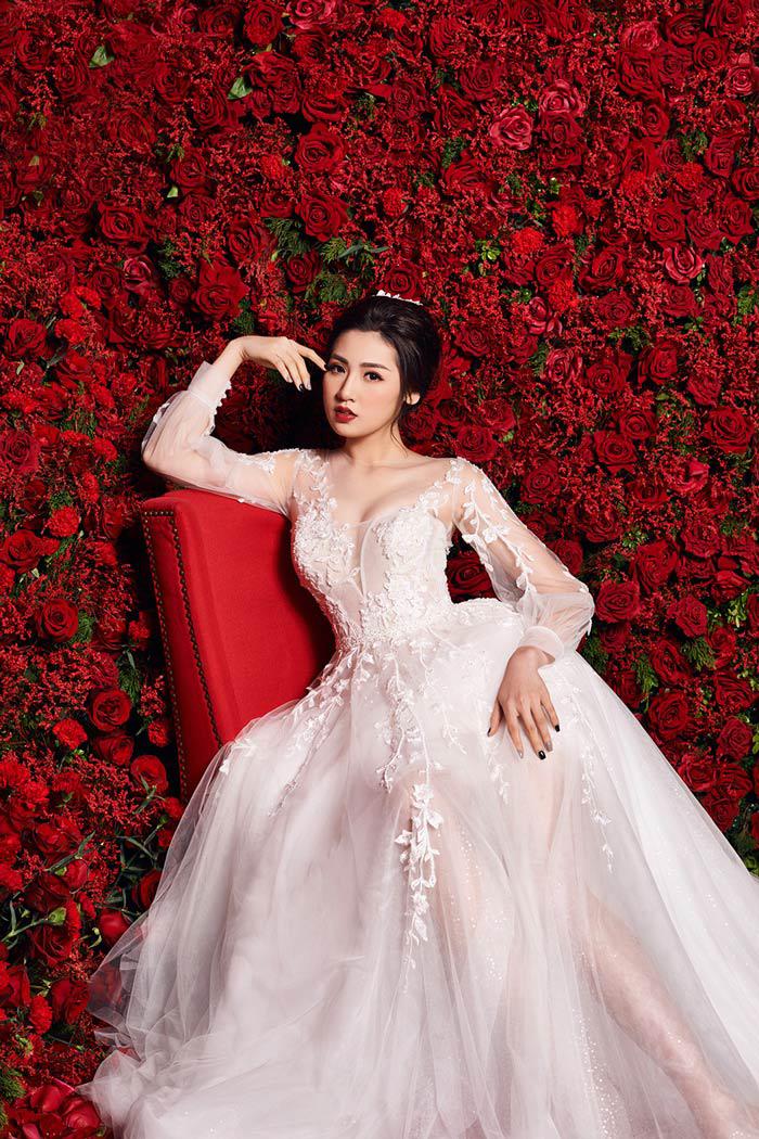 Chưa đám cưới, nhưng Á hậu Tú Anh đã được khoác lên mình chiếc váy cưới 3 tỷ - 6