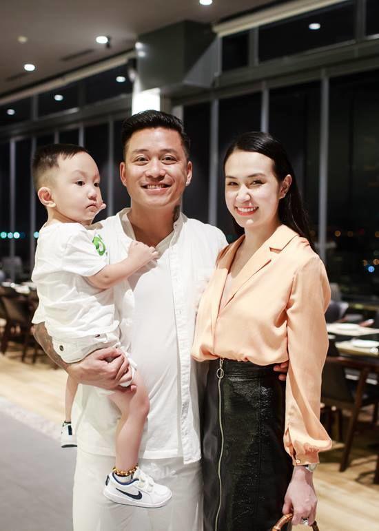 Vợ Tuấn Hưng: amp;#34;Tôi thấy mình may mắn vì có người chồng tâm lý, không để ý vặt, soi vợamp;#34; - 1