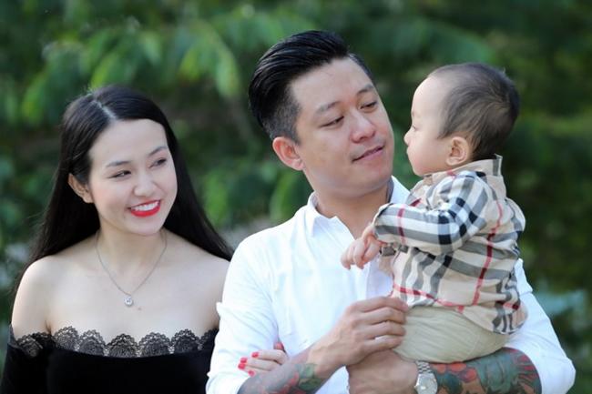 Tuấn Hưng gọi vợ là amp;#34;bàamp;#34; nhân kỷ niệm 4 năm ngày cưới - 4