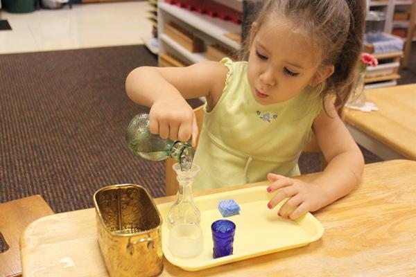 6 hoạt động Montessori đơn giản cha mẹ nào cũng có thể dạy con tại nhà - 8