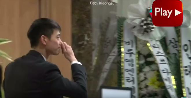 Bạn gái cũ Shin Se Kyung rưng rưng nước mắt ngậm ngùi đến đám tang Jonghyun SHINee - 3