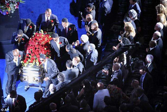 Fan tự tử vì thần tượng: Những amp;#34;hiệu ứng cánh bướmamp;#34; đáng sợ nhất trong cuộc đời - 10