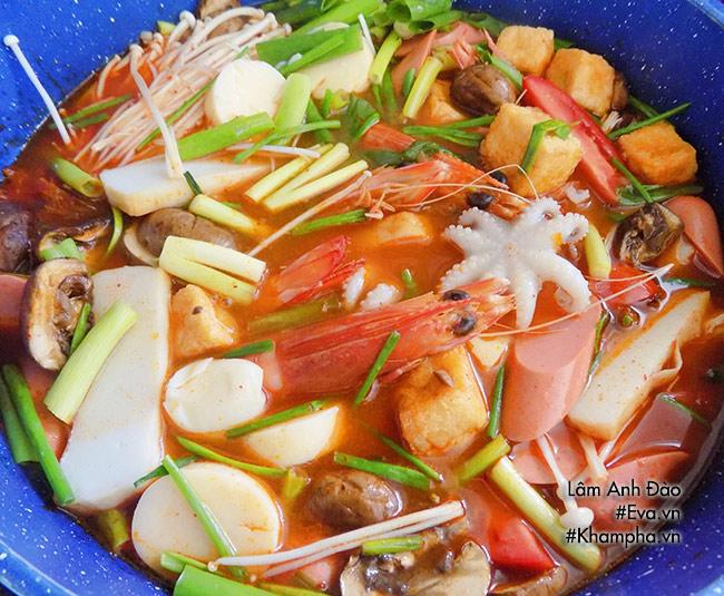 Cách nấu nướng lẩu kim chi hải sản Nước Hàn sâu cay ngon đích thị vị - 4