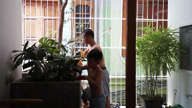 nam tit trong ngo nho o thu do, can nha ong van dep, sang, dang hoc hoi - 8