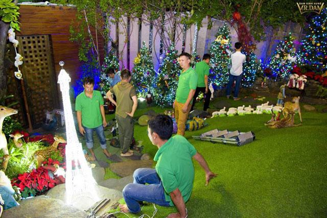 khong gian giang sinh cuc ki hoanh trang trong biet thu trieu do cua dam vinh hung - 5