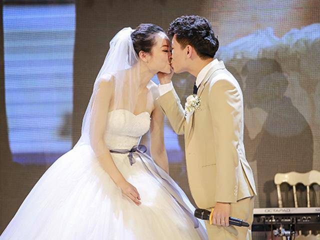 Vợ Tuấn Hưng, ca sĩ Ngọc Anh đến chung vui cùng đám cưới thành viên nhóm OPlus