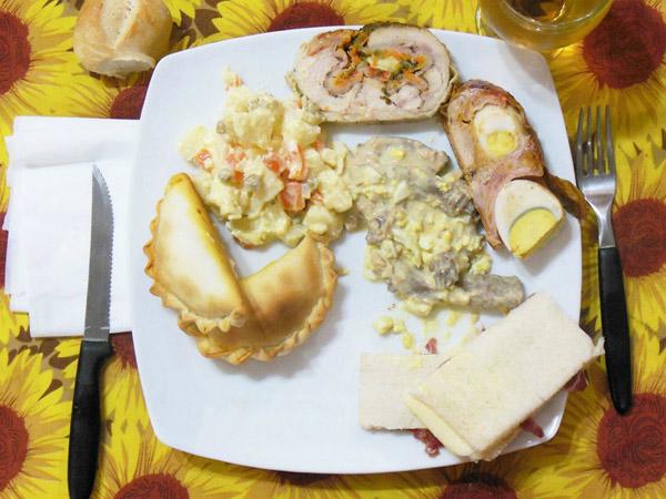 20 bữa ăn Giáng sinh ở các nước trên thế giới, có nước đơn sơ bất ngờ - 19