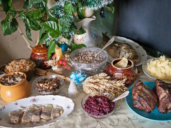 20 bữa ăn Giáng sinh ở các nước trên thế giới, có nước đơn sơ bất ngờ - 15