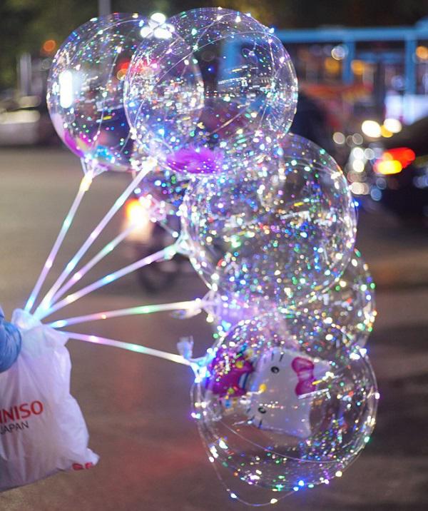 Chuyên gia cảnh báo nguy hiểm rình rập trẻ từ loại bóng bay galaxy đang sốt trên thị trường - 3