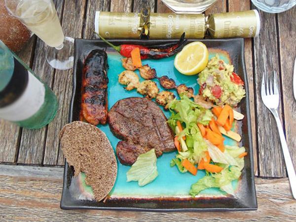 20 bữa ăn Giáng sinh ở các nước trên thế giới, có nước đơn sơ bất ngờ - 20