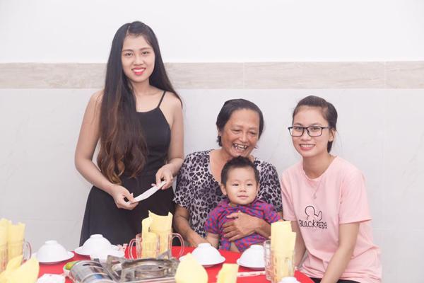 Cuộc amp;#34;lột xácamp;#34; ngoạn mục giảm từ 100kg xuống còn 50kg sau sinh của mẹ 9X - 4