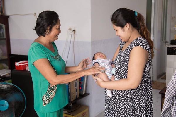 Cuộc amp;#34;lột xácamp;#34; ngoạn mục giảm từ 100kg xuống còn 50kg sau sinh của mẹ 9X - 3