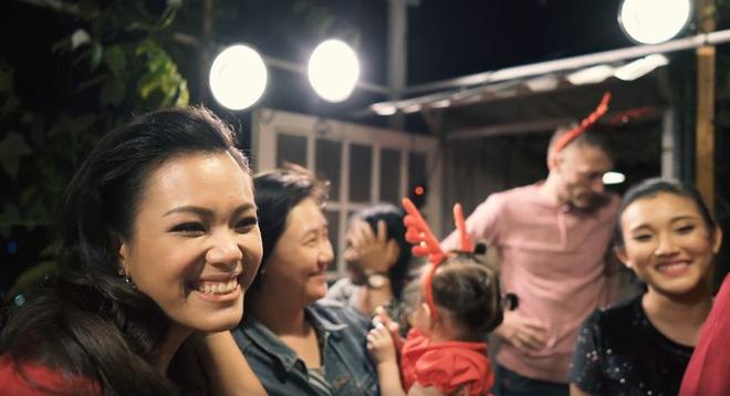 Phương Vy amp;#34;lấy nước mắtamp;#34; khán giả bằng món quà Giáng sinh amp;#34;có một không haiamp;#34; tặng bố - 1