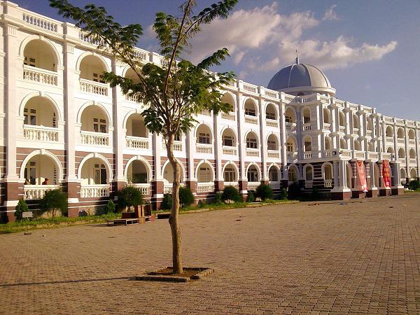 dan mang phat sot voi truong dai hoc dep nhu "hoc vien phu thuy hogwarts" o hau giang - 2