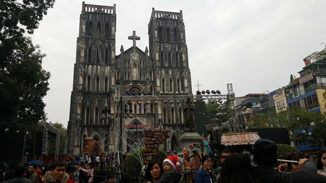 Hà Nội, TP HCM: Người dân thích thú xuống đường chơi Noel sớm - 13