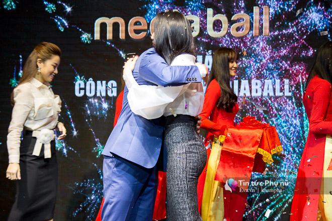 Sau nhiều năm yêu và cưới nhau, Công Vinh dành tặng Thuỷ Tiên món quà đầy bất ngờ - 4