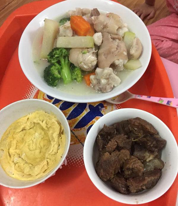 Cô vợ xinh đẹp được chồng giúp chăm con, nấu cơm ở cữ khiến chị em “đỏ mắt ghen tị” - 5