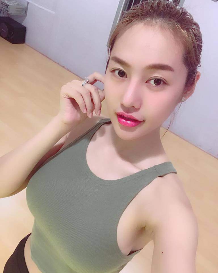 Lẽ nào Linh Chi vẫn chưa an phận với vẻ ngoài của mình mà tiếp tục amp;#34;trùng tuamp;#34; nhan sắc? - 6