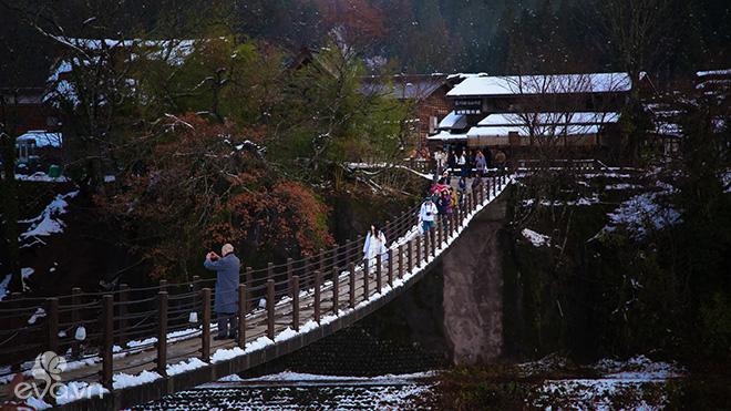 Tận mắt thấy quê hương của chú mèo máy Doraemon - làng Shirakawago đẹp như cổ tích - 12