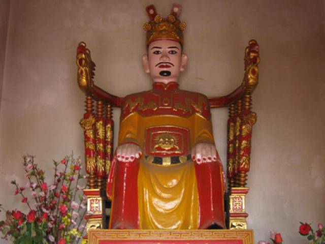 Vị vua dồn hết tâm sức bảo vệ vợ khỏi mẹ chồng mưu hại để rồi nhận cái kết đắng
