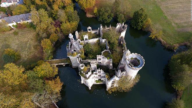 Phế tích Château de la Mothe-Chandeniers: hoàng kim của một thời quý tộc - 1