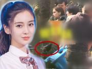 Làng sao - Đang là bà mẹ nuôi con nhỏ, Angelababy lại bị bắt gặp phì phèo hút thuốc lá