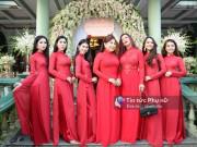 Làng sao - Cận cảnh dàn phù dâu toàn người chuyển giới tại đám rước dâu của Lâm Khánh Chi