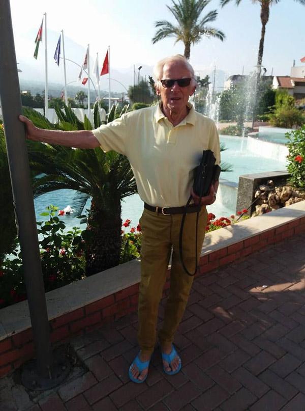 Chia tay cụ ông hơn gần 5 giáp, chàng mẫu trẻ chiếm luôn nhà rồi cặp với đại gia mới - 1