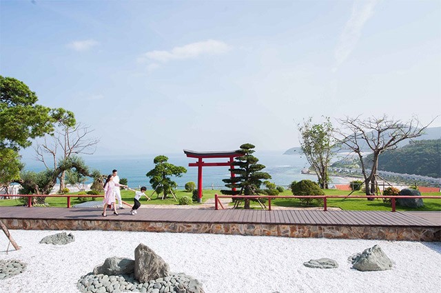 Một chuyến đi check-in “5 châu, 4 bể” - 2