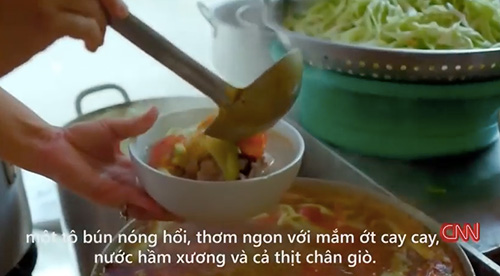 Quán amp;#34;bún chửiamp;#34; Hà Nội lên CNN: Niềm amp;#34;tự hào trong ngoặc képamp;#34; - 1