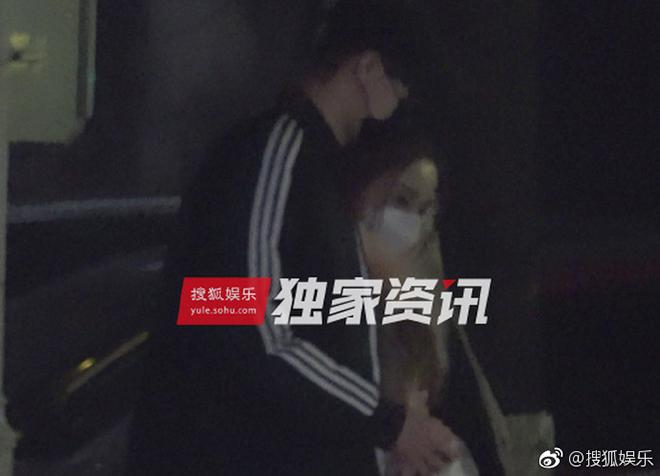 Lý Tiểu Lộ qua đêm với đàn em kém 12 tuổi, Giả Nãi Lượng tưởng vợ đi làm tóc - 2