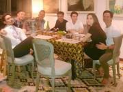 Làng sao - Hồ Ngọc Hà nũng nịu ngồi vào lòng Kim Lý trong bữa tiệc với bạn bè