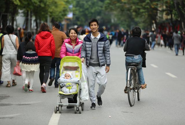 Người Hà Nội thảnh thơi dạo phố ngày cuối năm - 3