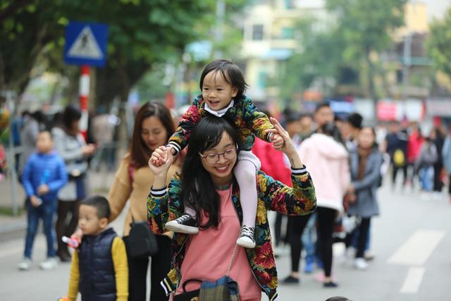 Người Hà Nội thảnh thơi dạo phố ngày cuối năm - 10