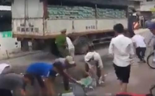 Những hình ảnh ấm áp tình người trong năm 2017 - 9