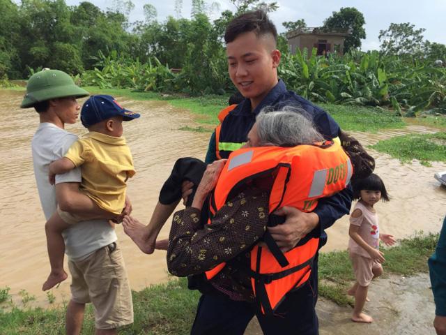 Những hình ảnh ấm áp tình người trong năm 2017 - 10