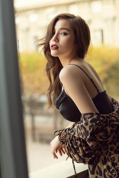 tung bi che "mat ran" vi tham my nhung hien gio hoa hau ky duyen lai dep the nay - 15