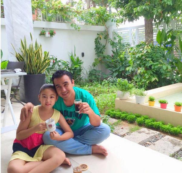 can canh can biet thu nha vuon trang toat, dep me ly moi tu sua cua mc quyen linh - 1