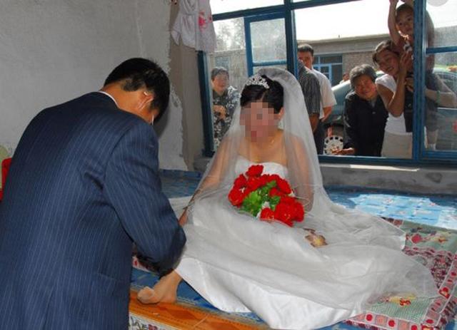 co dau nhat dinh khong chiu "dong phong", chu re danh ngam dang vi ly do bat ngo - 2