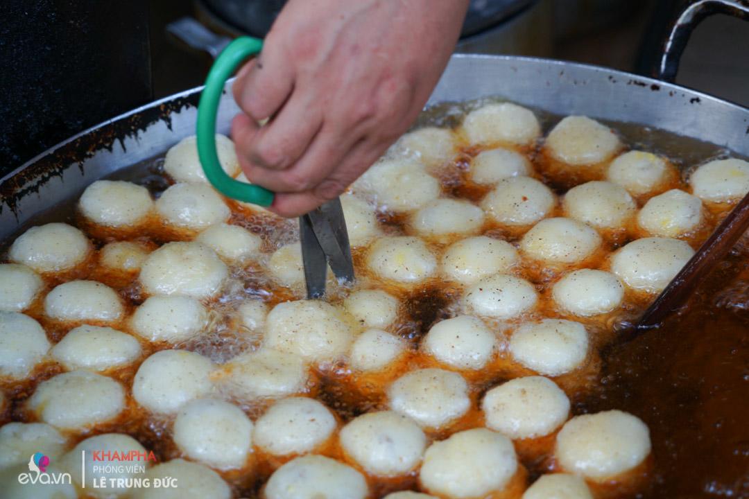 Quán bánh rán mật 20 năm khiến vợ chồng ca sĩ Đăng Khôi phải ghé qua mỗi khi ra HN - 3