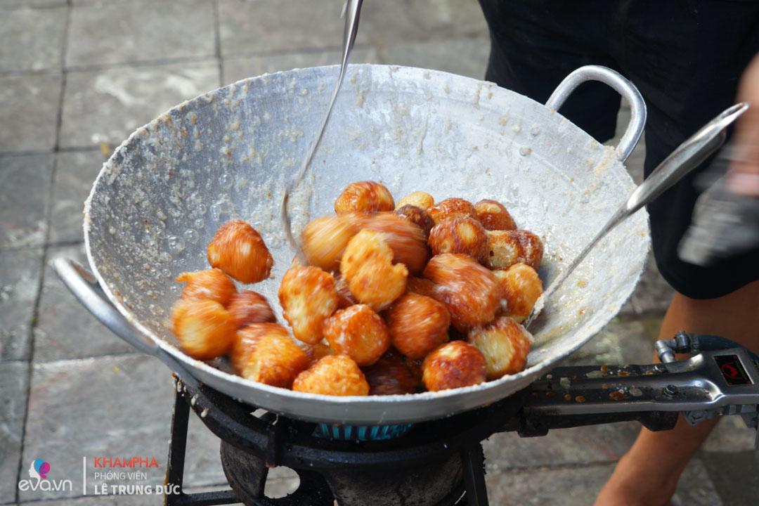 Quán bánh rán mật 20 năm khiến vợ chồng ca sĩ Đăng Khôi phải ghé qua mỗi khi ra HN - 15