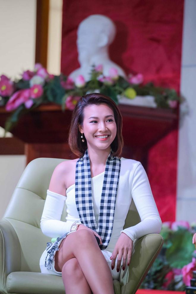Á hậu Hoàng Oanh ngày càng xinh đẹp, quyến rũ sau khi từ bỏ mái tóc dài - 3