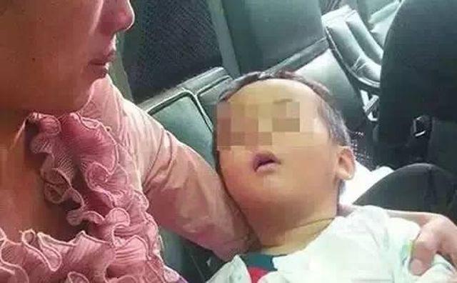Một bé tổn thương não, 2 bé tử vong vì hành động trêu chọc sai lầm của người lớn - 1