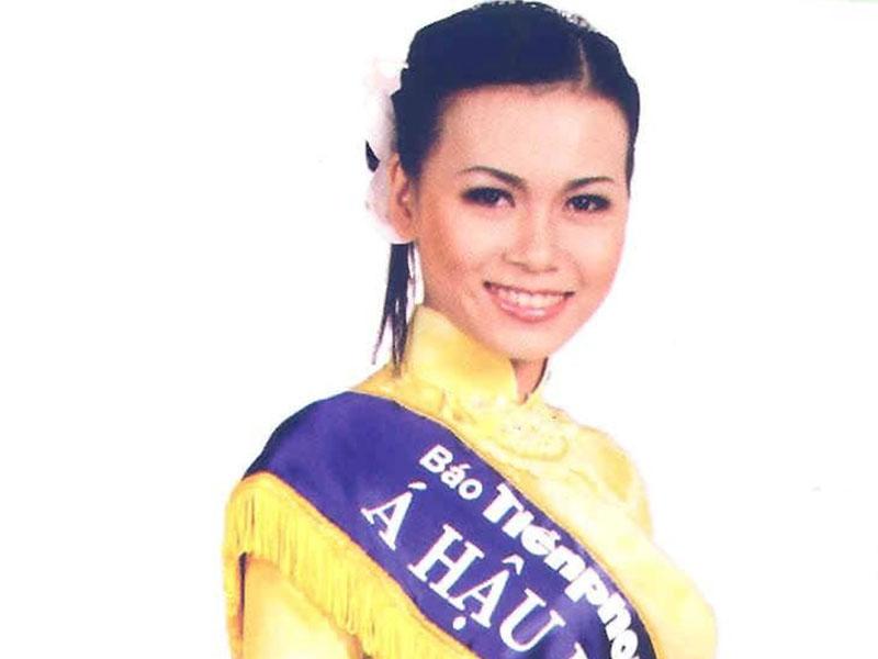 Nhan sắc kiều diễm lúc mới đăng quang của Á hậu 2 HHVN - Nguyễn Thị Ngọc Bích.
